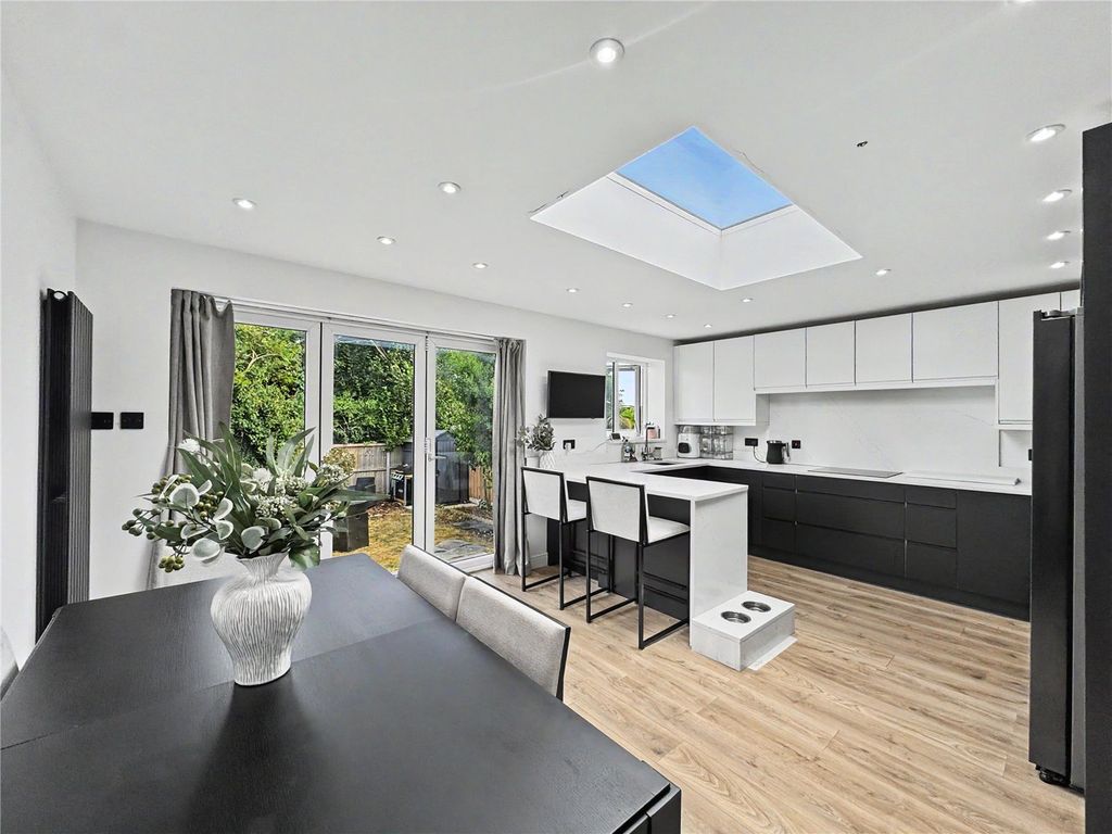 Property photo 2 of 24 Picture No. 25