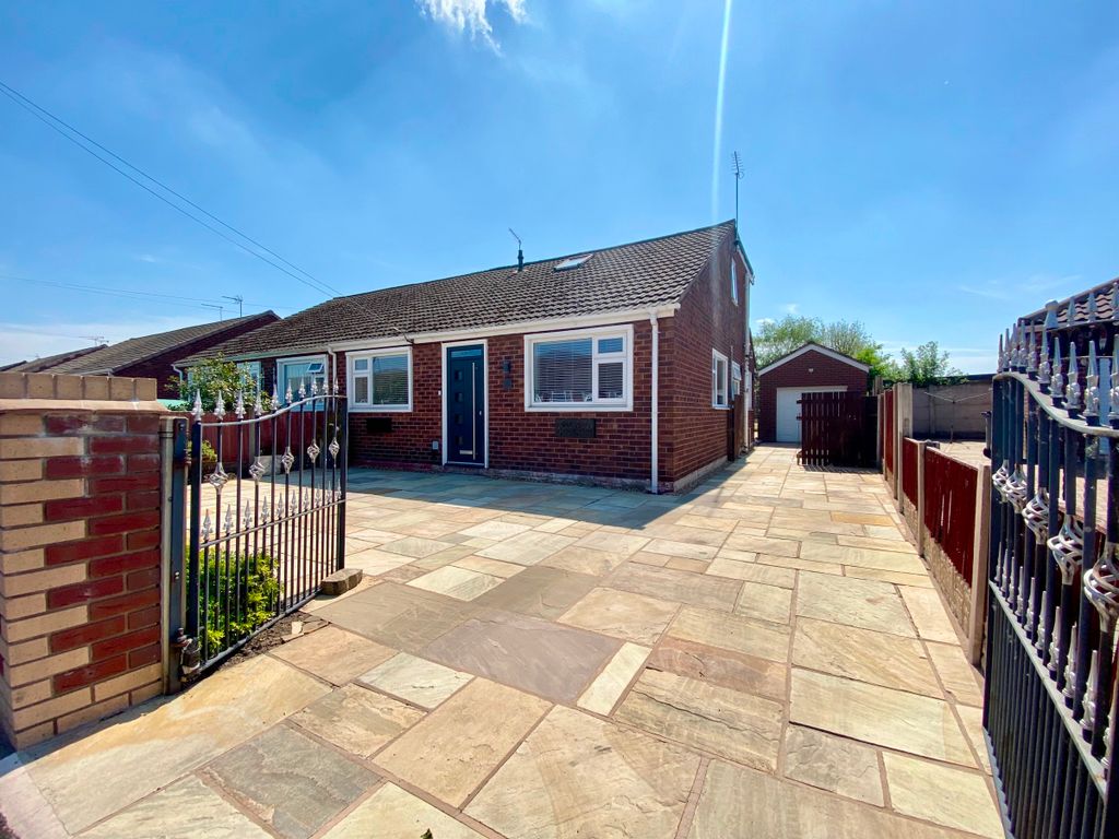 Property photo 1 of 32