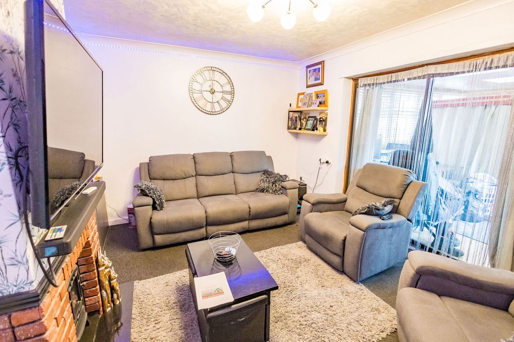 Property photo 3 of 19