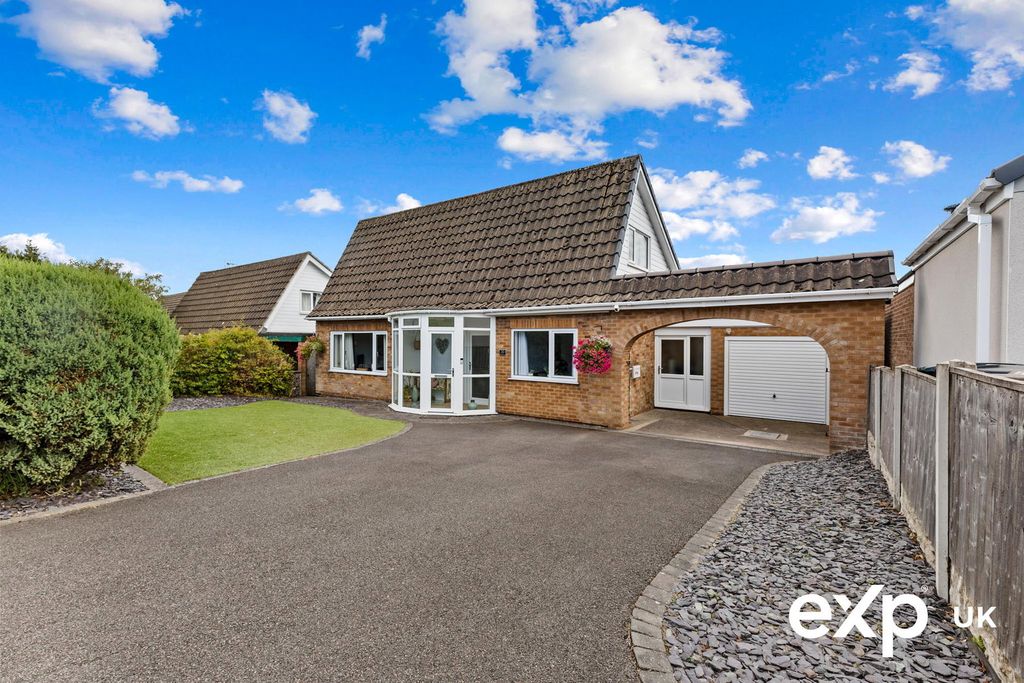 Property photo 1 of 32
