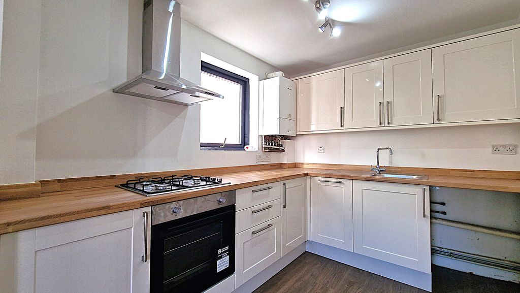 Property photo 2 of 7 Kitchen