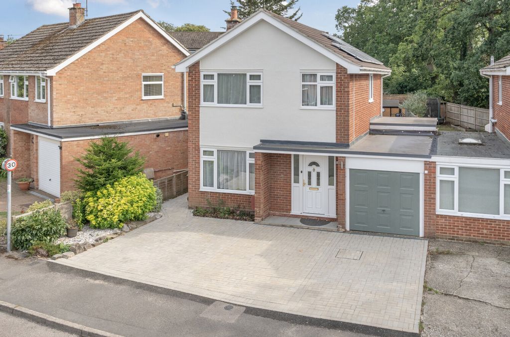 Property photo 1 of 13 1332614-1-689380c...