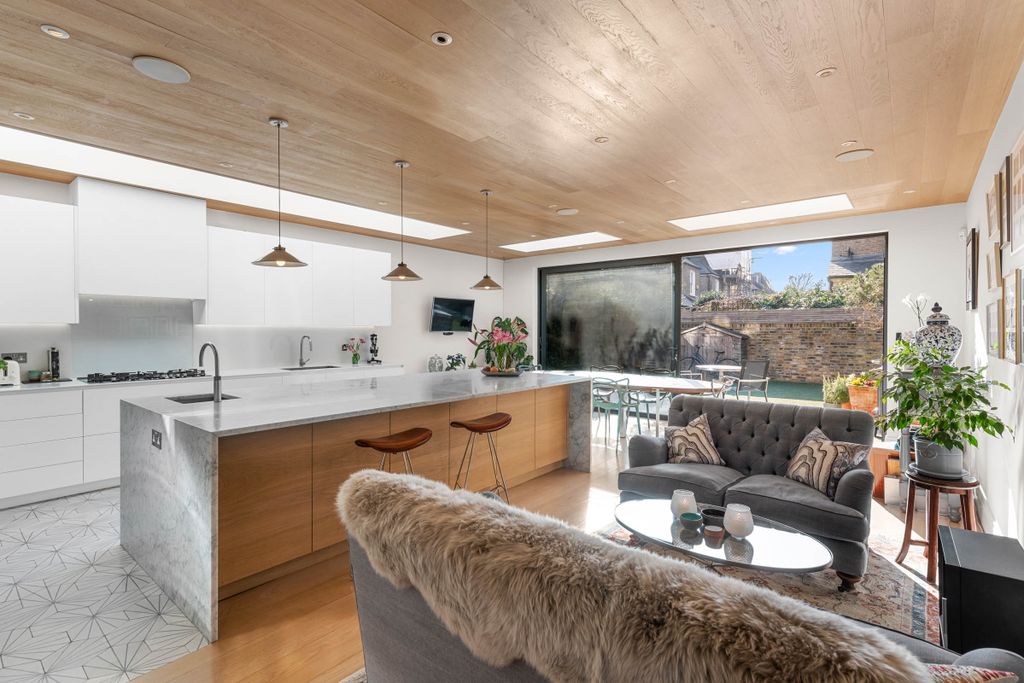 Property photo 3 of 22