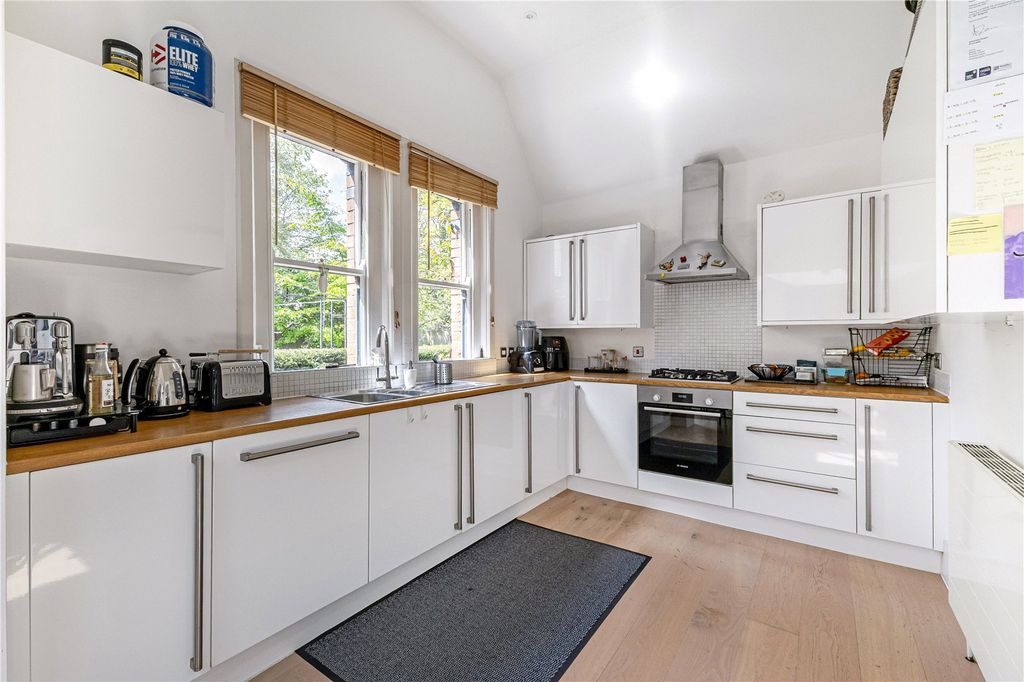 Property photo 3 of 12 Kitchen/Breakfast