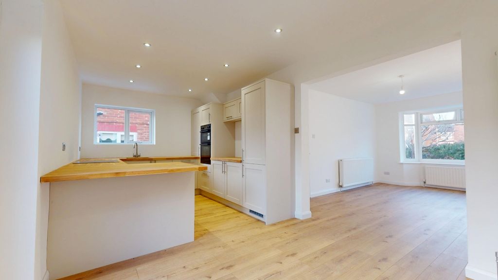 Property photo 3 of 18 4353403