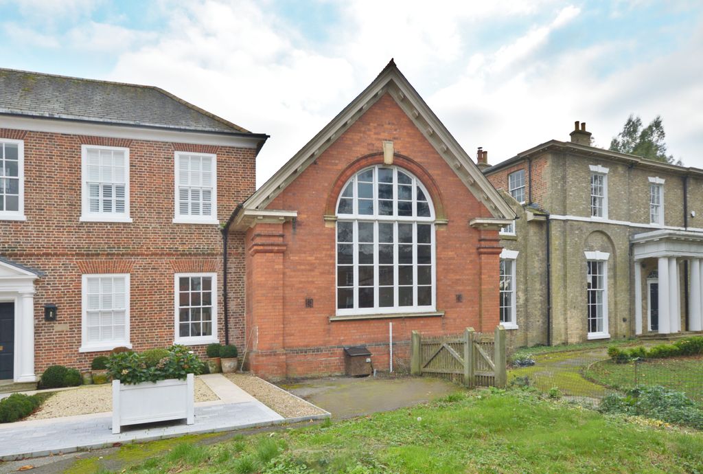 Property photo 2 of 18