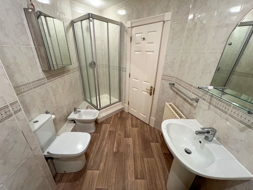 Additional image 30 of 2 bed flat for saleMolesey Park Road, East Molesey KT8