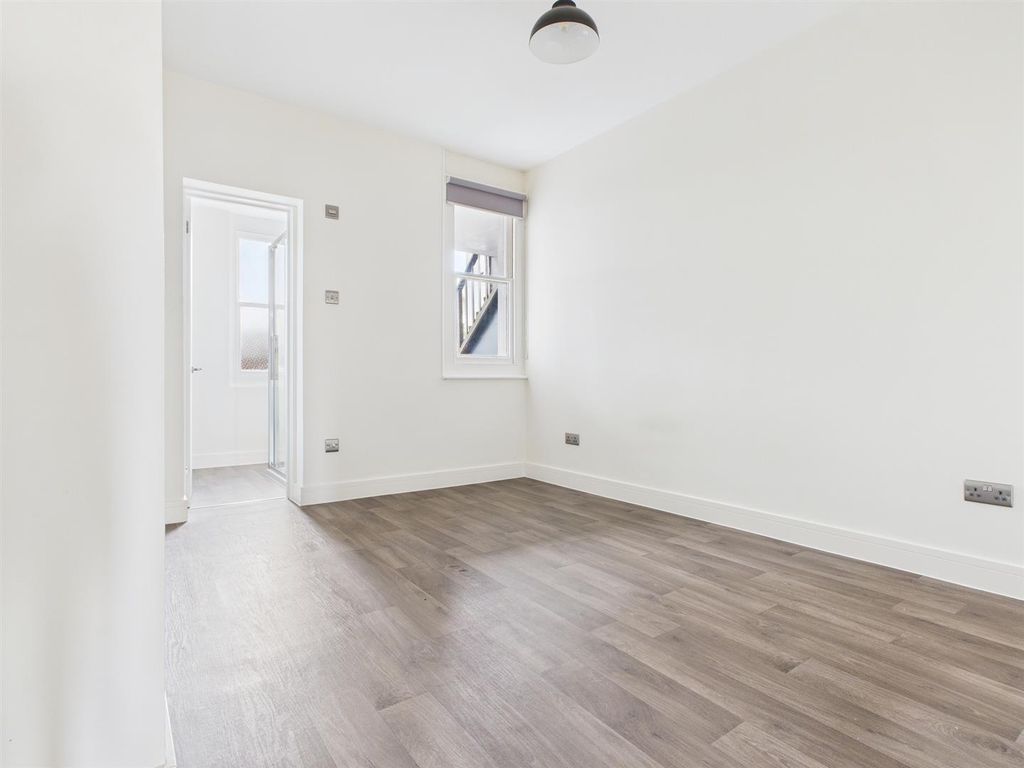 Property photo 3 of 6 Cam04311G0-Pr0087-Still003.Jpg