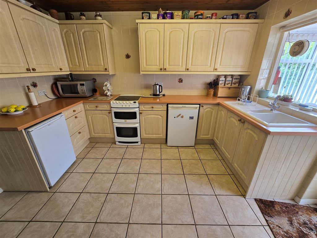 Property photo 2 of 14 Kitchen/Diner
