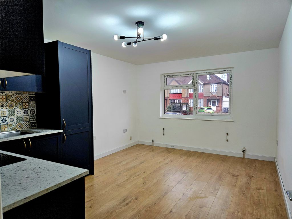 Property photo 3 of 8 Gallery