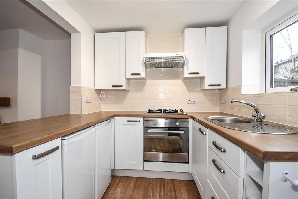 Property photo 3 of 13 Kitchen