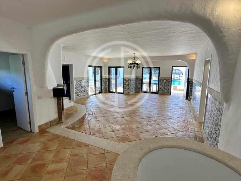 Property photo 1 of 28