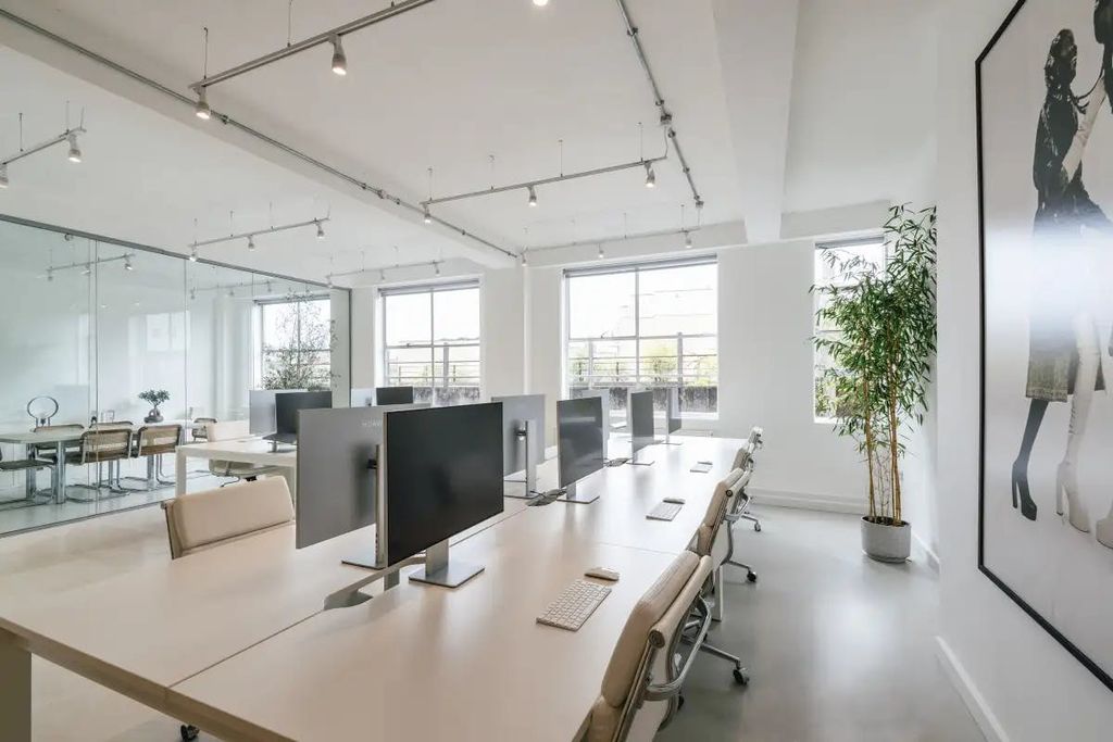 Property photo 2 of 14 Large Studio Interior.Jpg