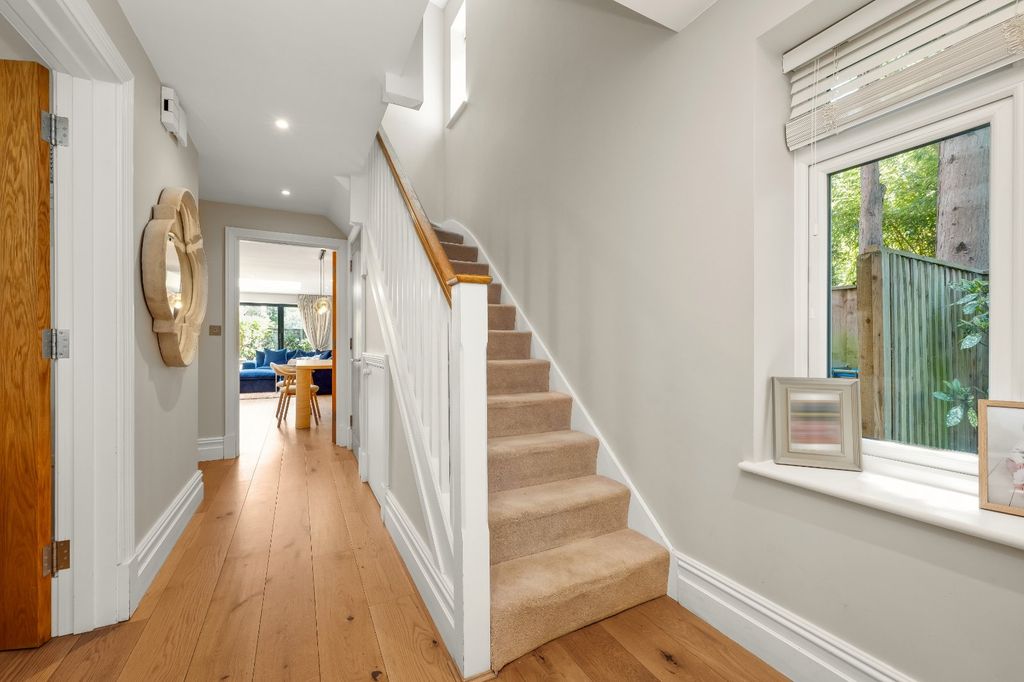 Property photo 2 of 20 Entrance Hall