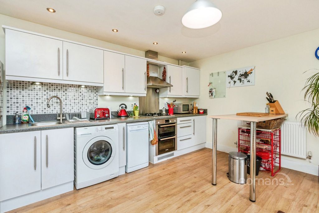 Property photo 3 of 6 Pbox-Img.Jpg