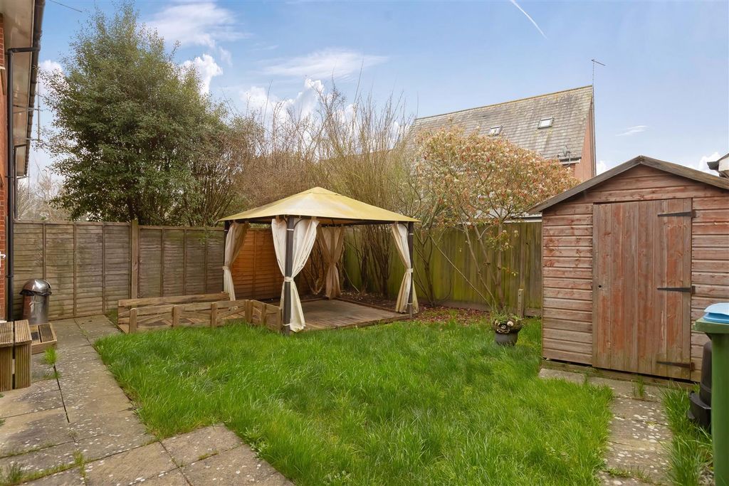 Property photo 2 of 17 Faulkner Gardens_14.Jpg