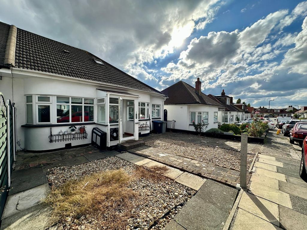 Property photo 2 of 22 Front (Exterior)