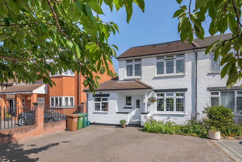 Property photo 1 of 32