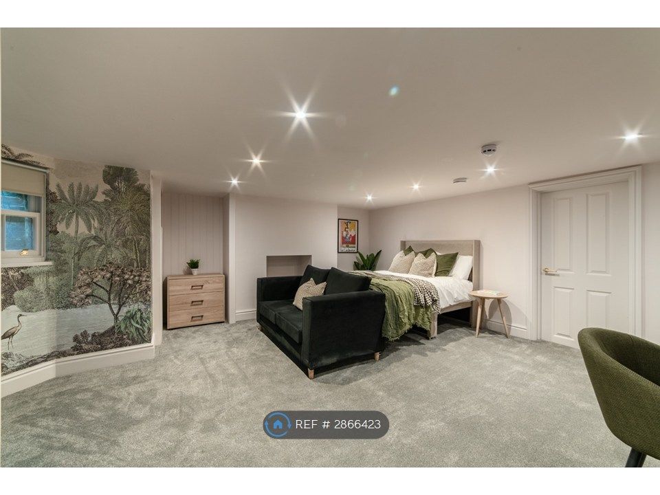 Property photo 3 of 35