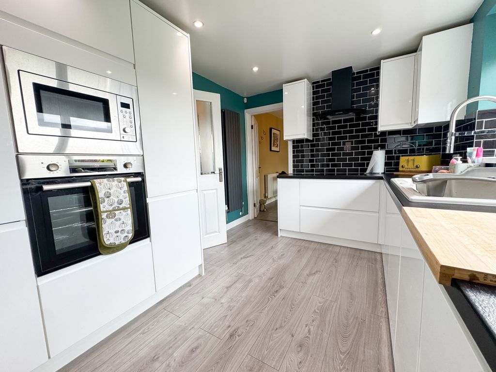 Property photo 3 of 31 Ludlow Ewemove Redcar-12