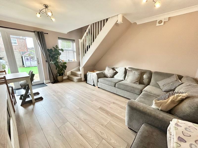 Property photo 3 of 10 Lounge