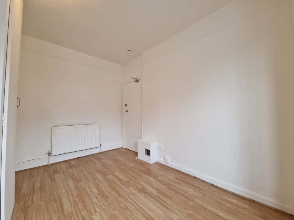 Property photo 3 of 7 Room