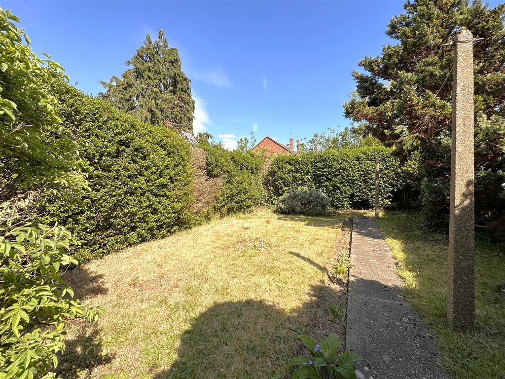 Property photo 3 of 17 Garden 594