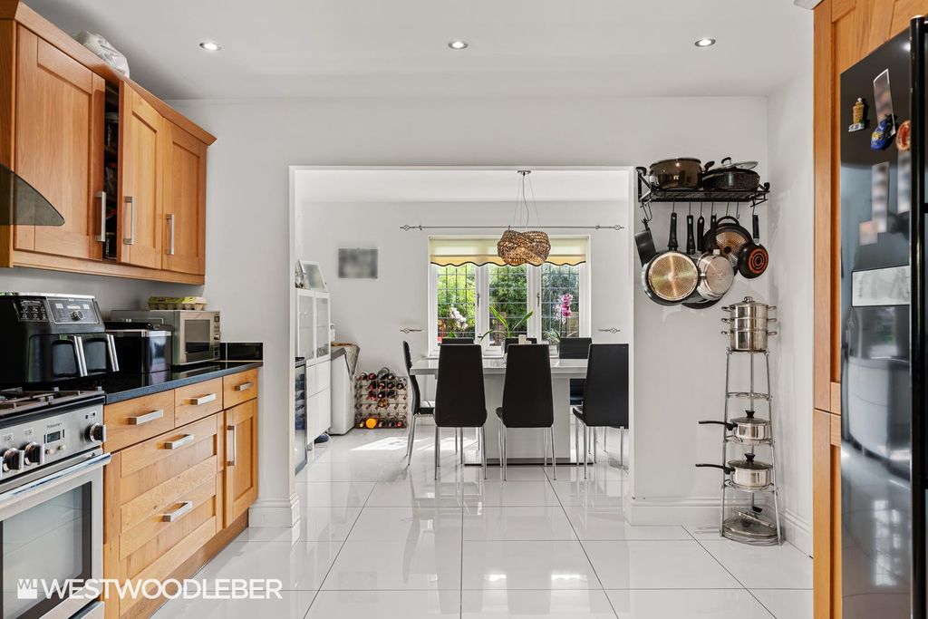 Property photo 2 of 32 Nurseryroad_18.Jpg