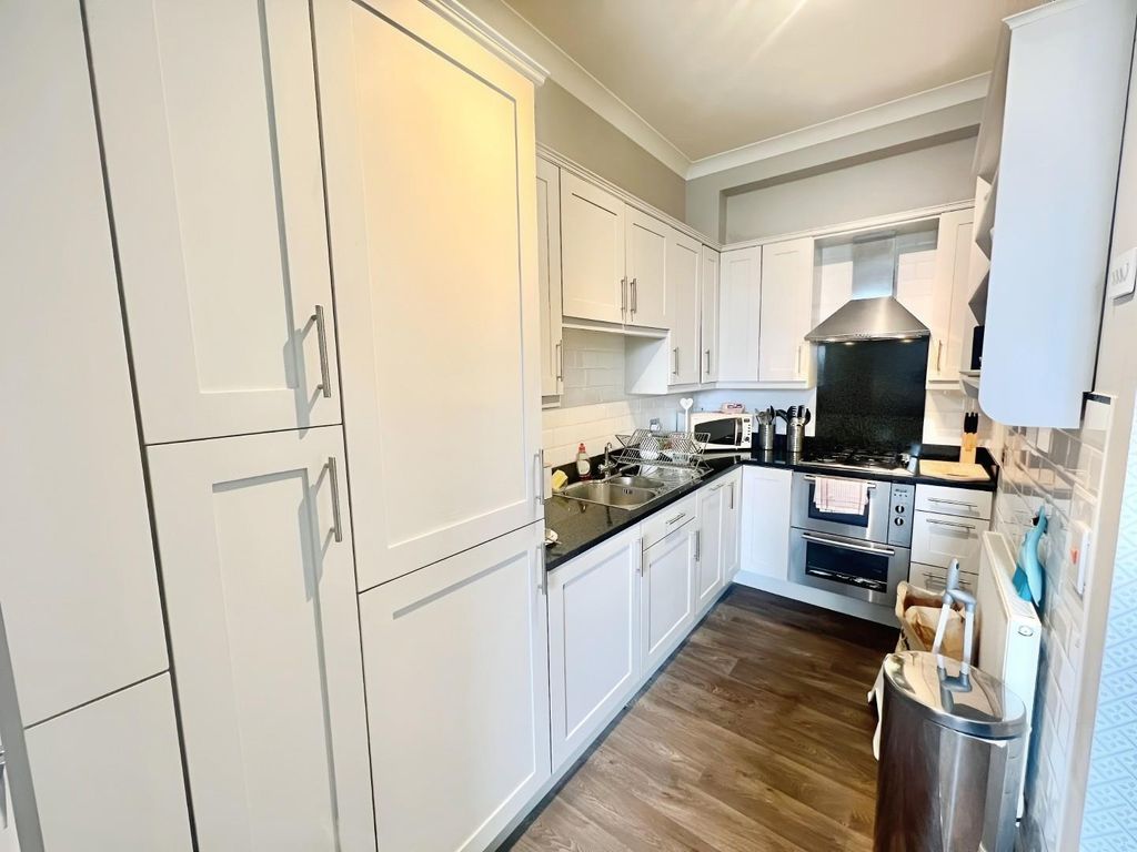 Property photo 3 of 17 Kitchen