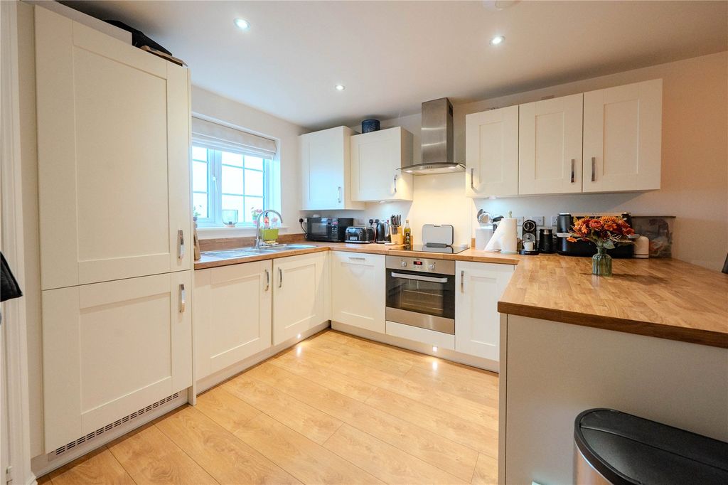 Property photo 2 of 12 Picture No. 22