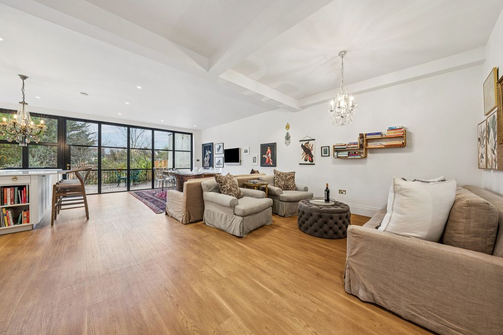 Property photo 1 of 28