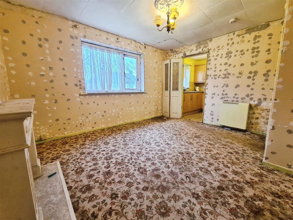 Property photo 3 of 10 Living Room