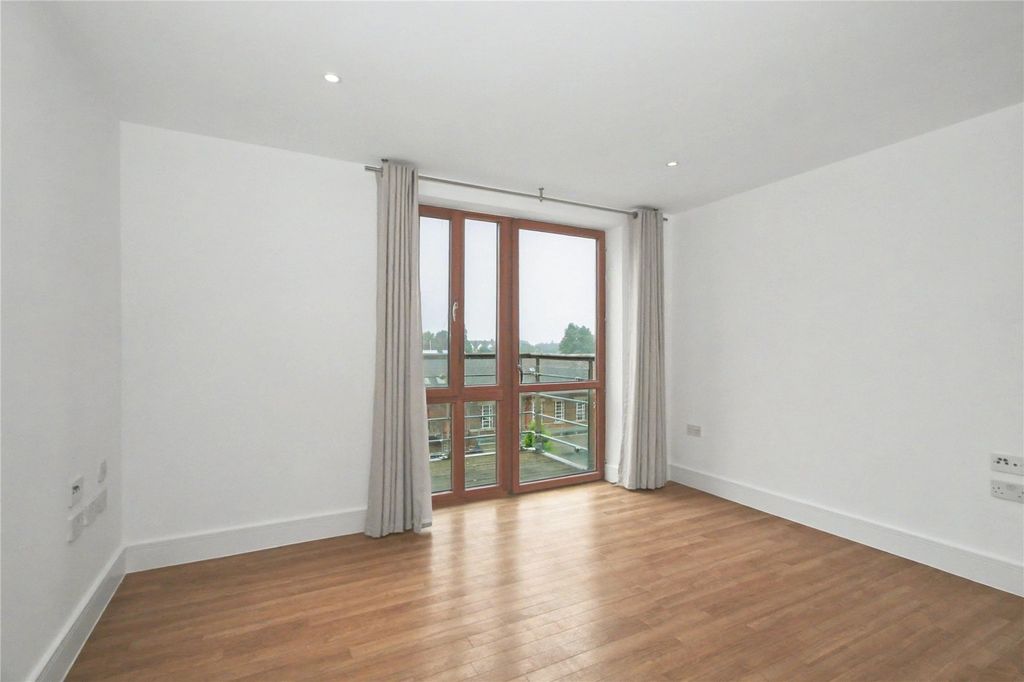 Property photo 3 of 5 Picture No. 18