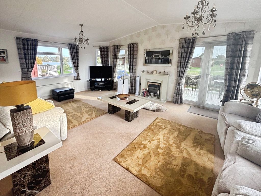 Property photo 3 of 43 Lounge