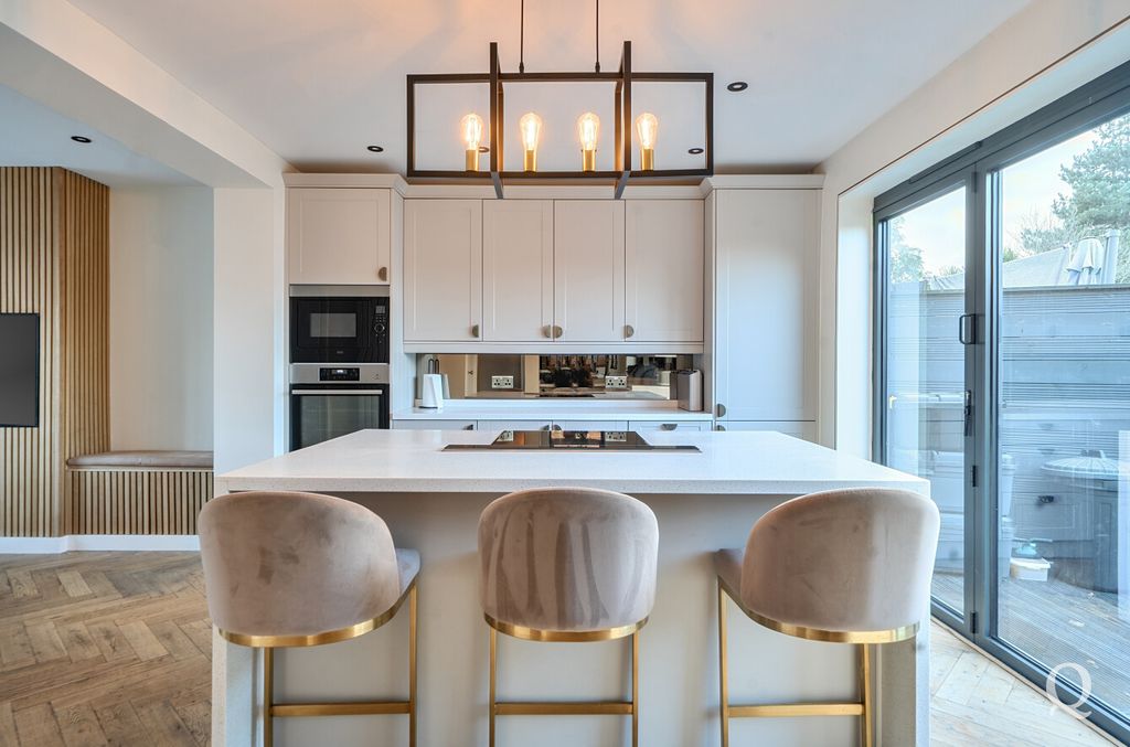 Property photo 1 of 21 561F08B5-F8B3-44c...