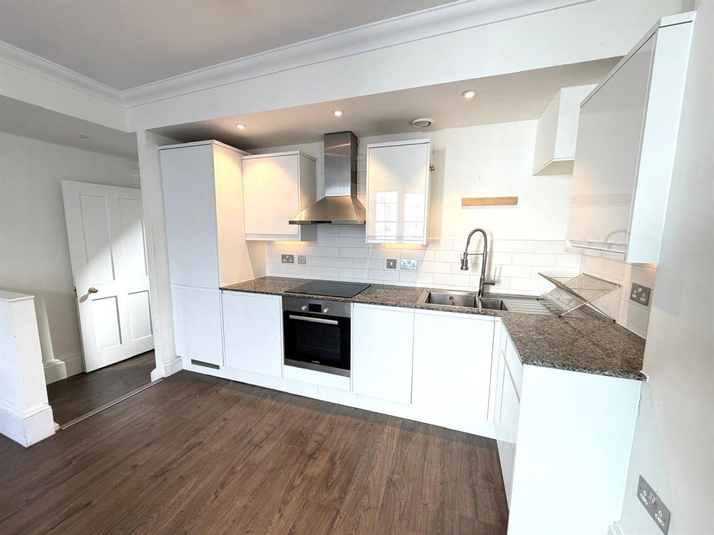 Property photo 1 of 9 Kitchen.Jpg