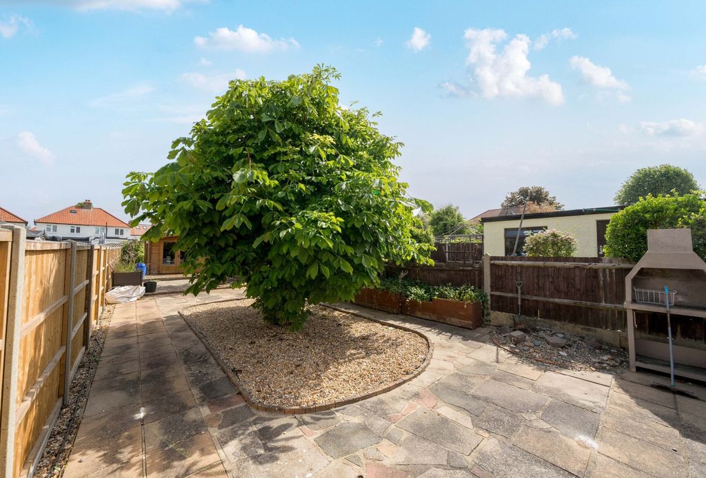 Property photo 3 of 19 Garden