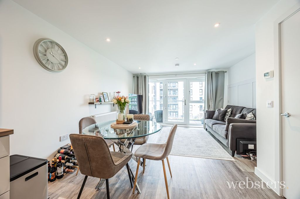 Property photo 2 of 17