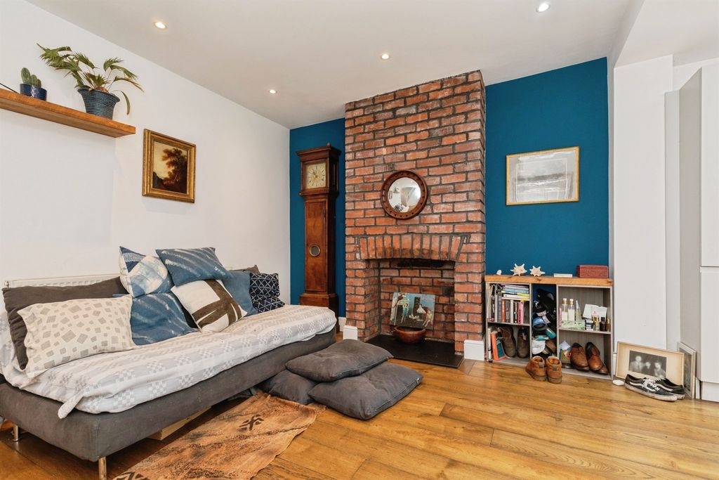 Property photo 3 of 16