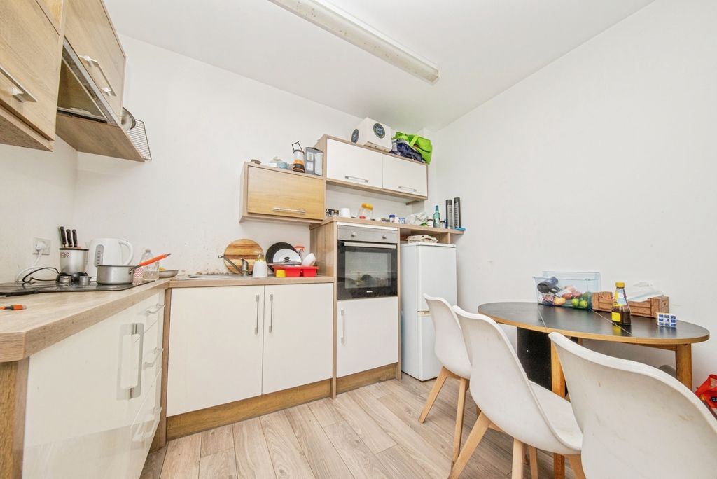 Property photo 3 of 8 Pbox-Img.Jpg