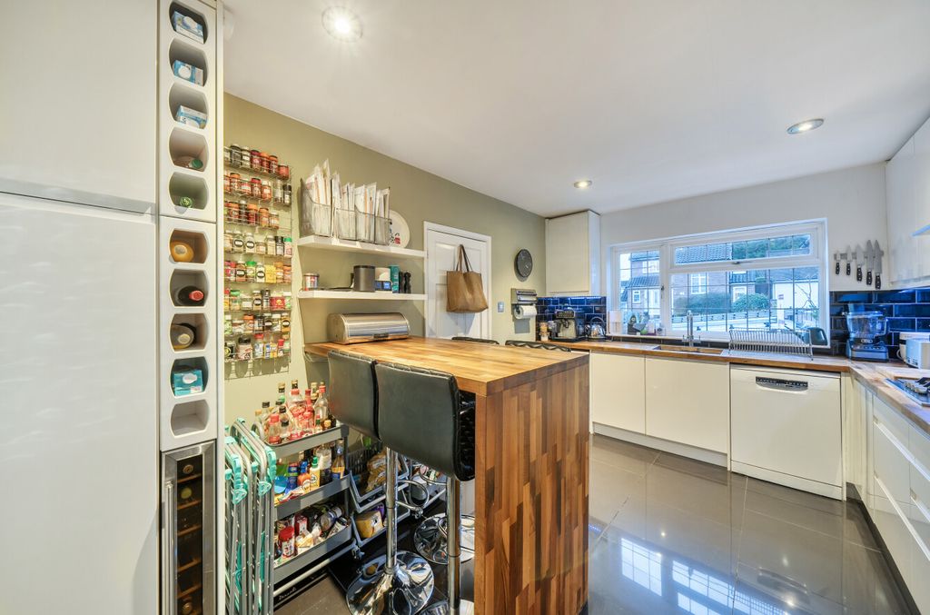 Property photo 3 of 21 1411178-8-698F5A2...