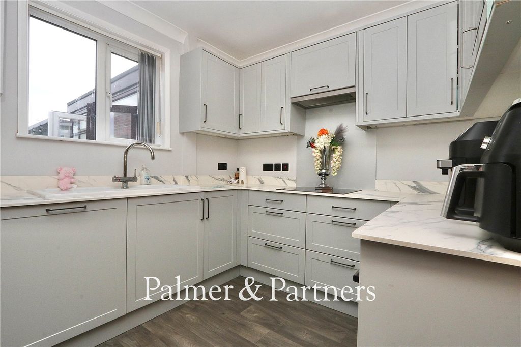 Property photo 3 of 32 Picture No. 05