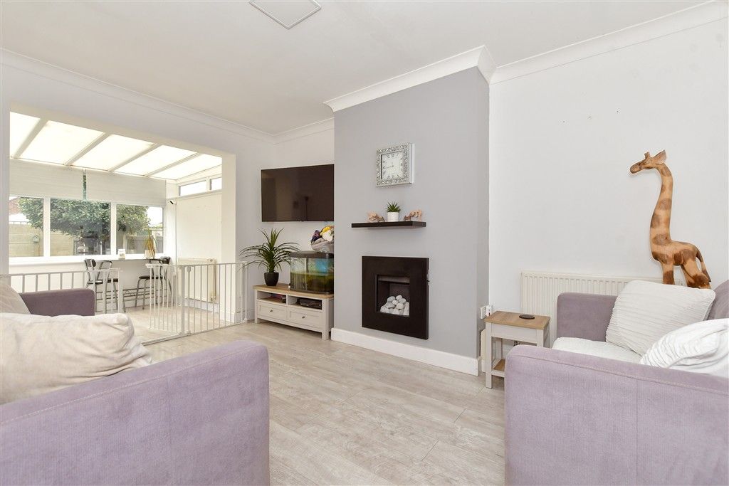 Property photo 2 of 8 Lounge