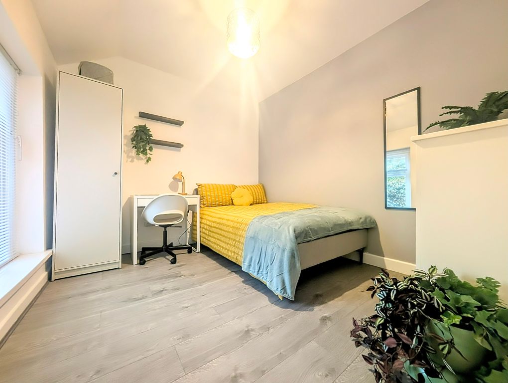 Property photo 1 of 12 Bedroom