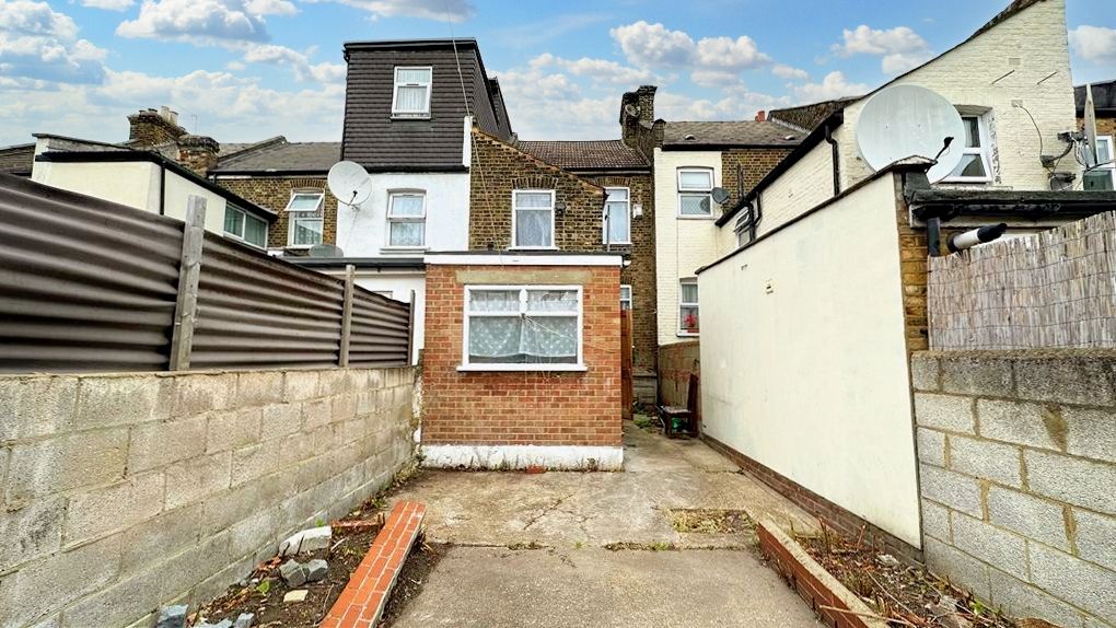 Property photo 2 of 11