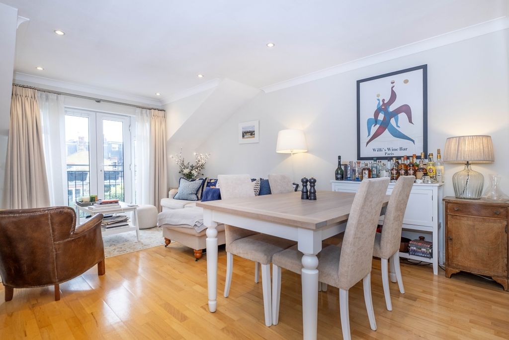 Property photo 3 of 11 25-Wells-Place-00...