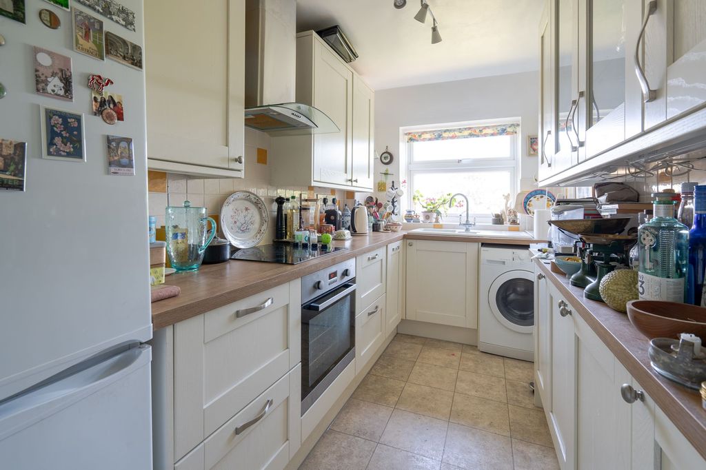 Property photo 2 of 9 Kitchen