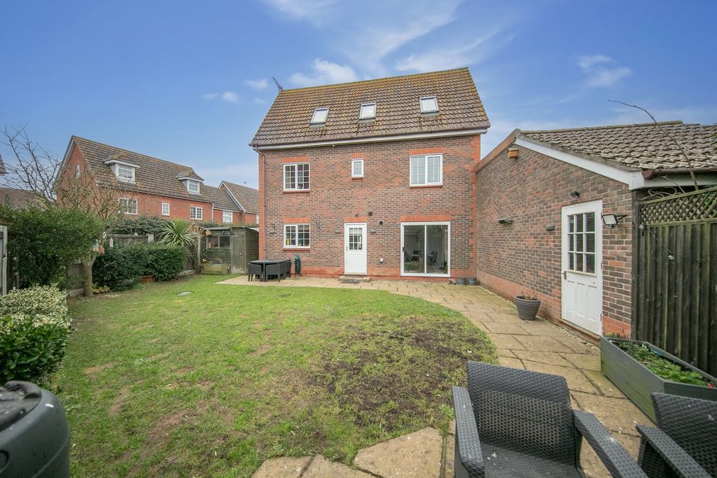 Property photo 2 of 21