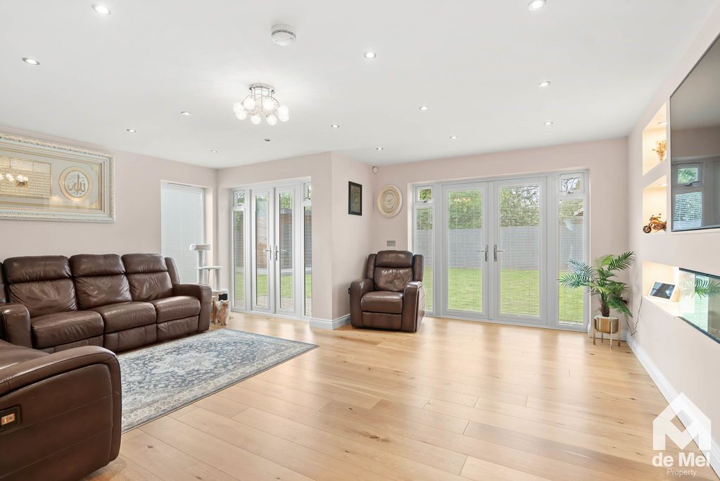 Property photo 3 of 19 Photo 13