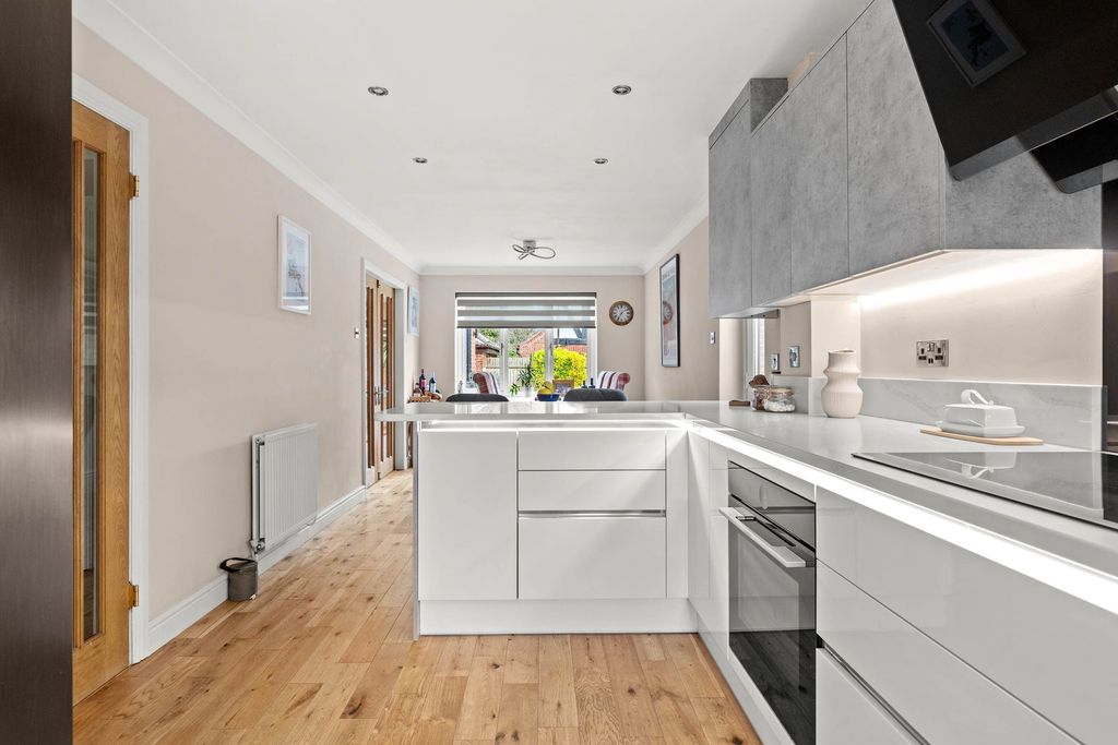 Property photo 3 of 21